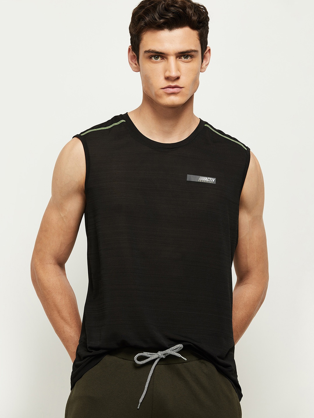 

max Men Black Solid Sleeveless T-shirt