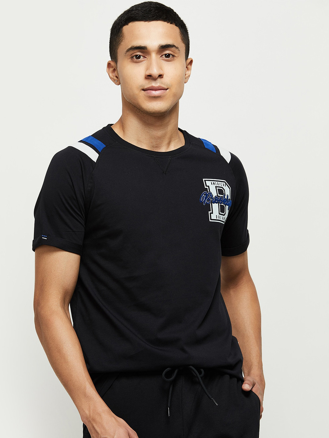 

max Men Black T-shirt