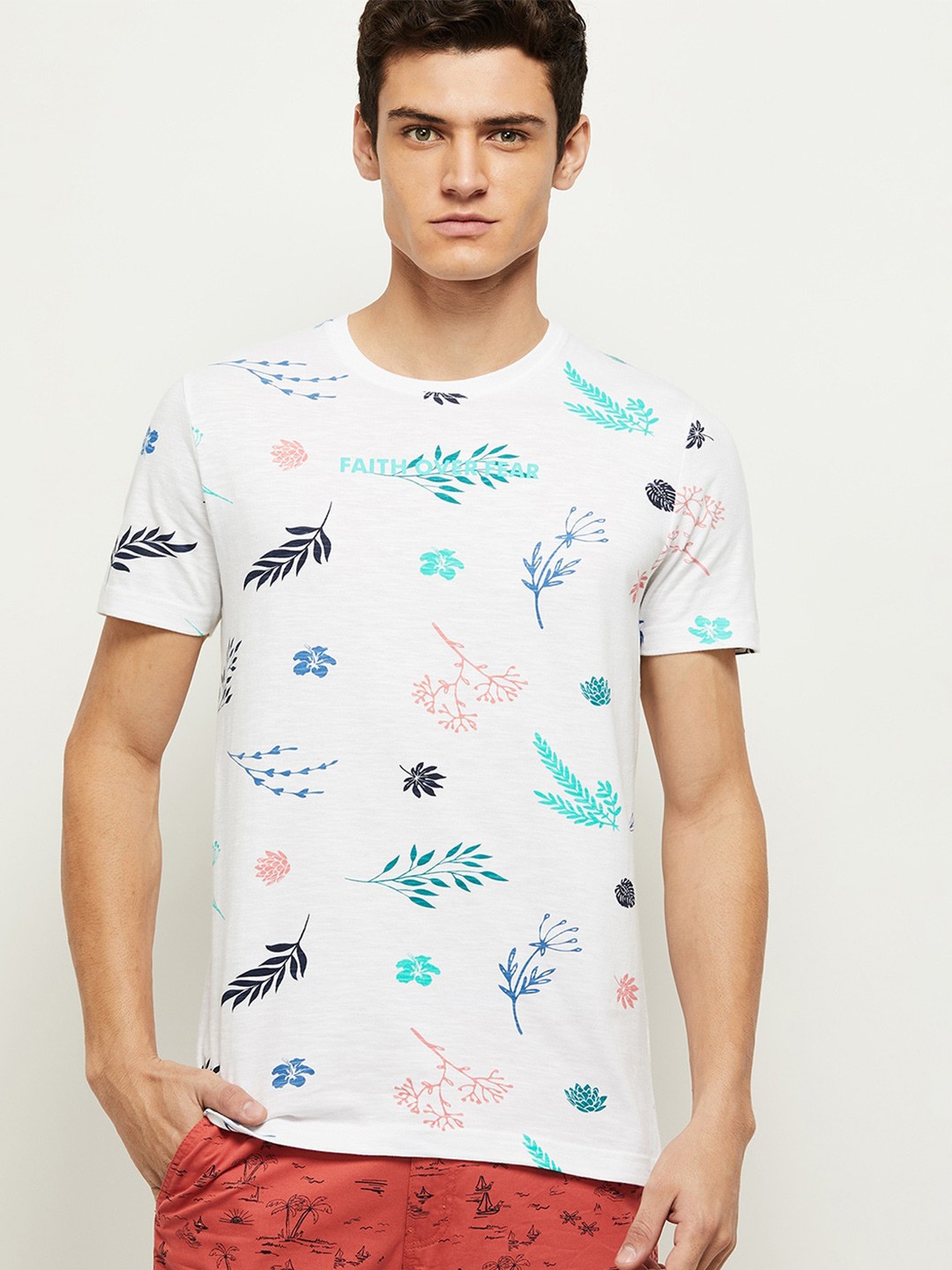 

max Men White Conversational Printed T-shirt