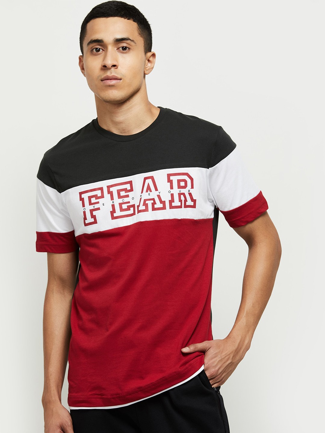 

max Men Red Looney Tunes A C Milan John Wall Colourblocked Applique T-shirt