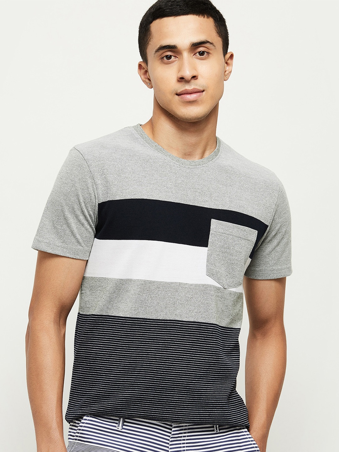 

max Men Grey & Black Striped T-shirt