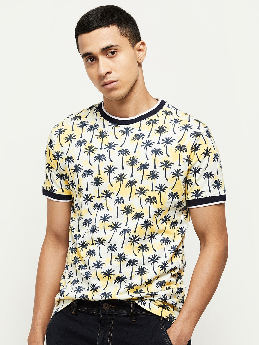 

max Men Yellow Printed Tropical Round Neck T-shirt