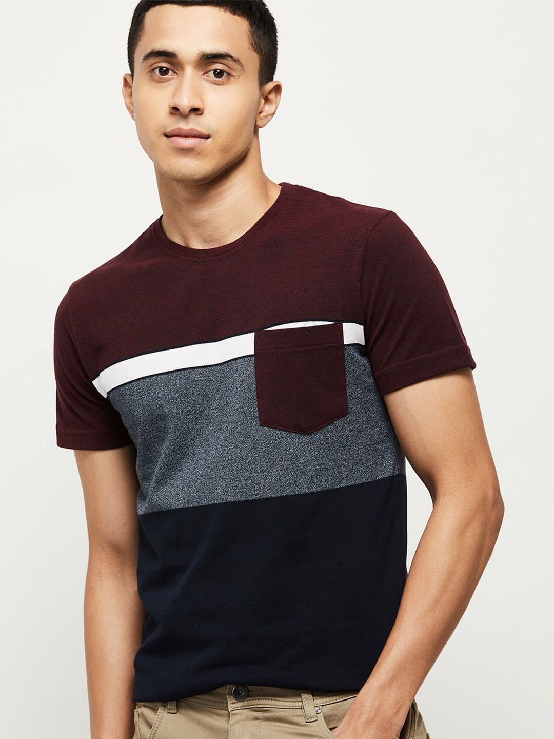 

max Men Red Colourblocked Short Sleeves Round Neck T-shirt
