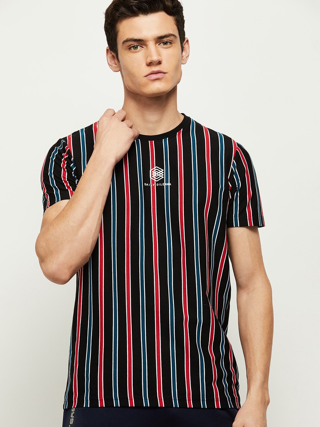 

max Men Black & Pink Striped T-shirt