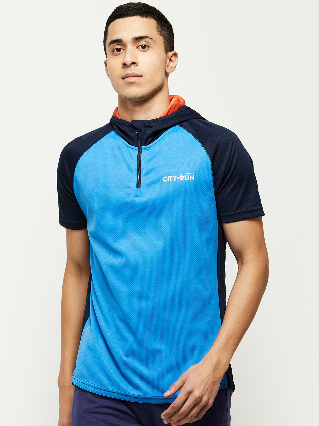 

max Men Blue Colourblocked T-shirt