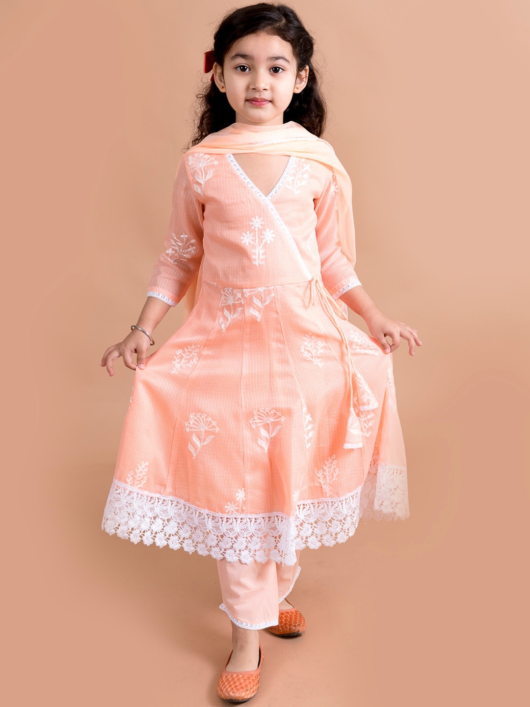 

pspeaches Girls Peach-Coloured Floral Printed Angrakha Pure Cotton Kurta with Trousers & With Dupatta