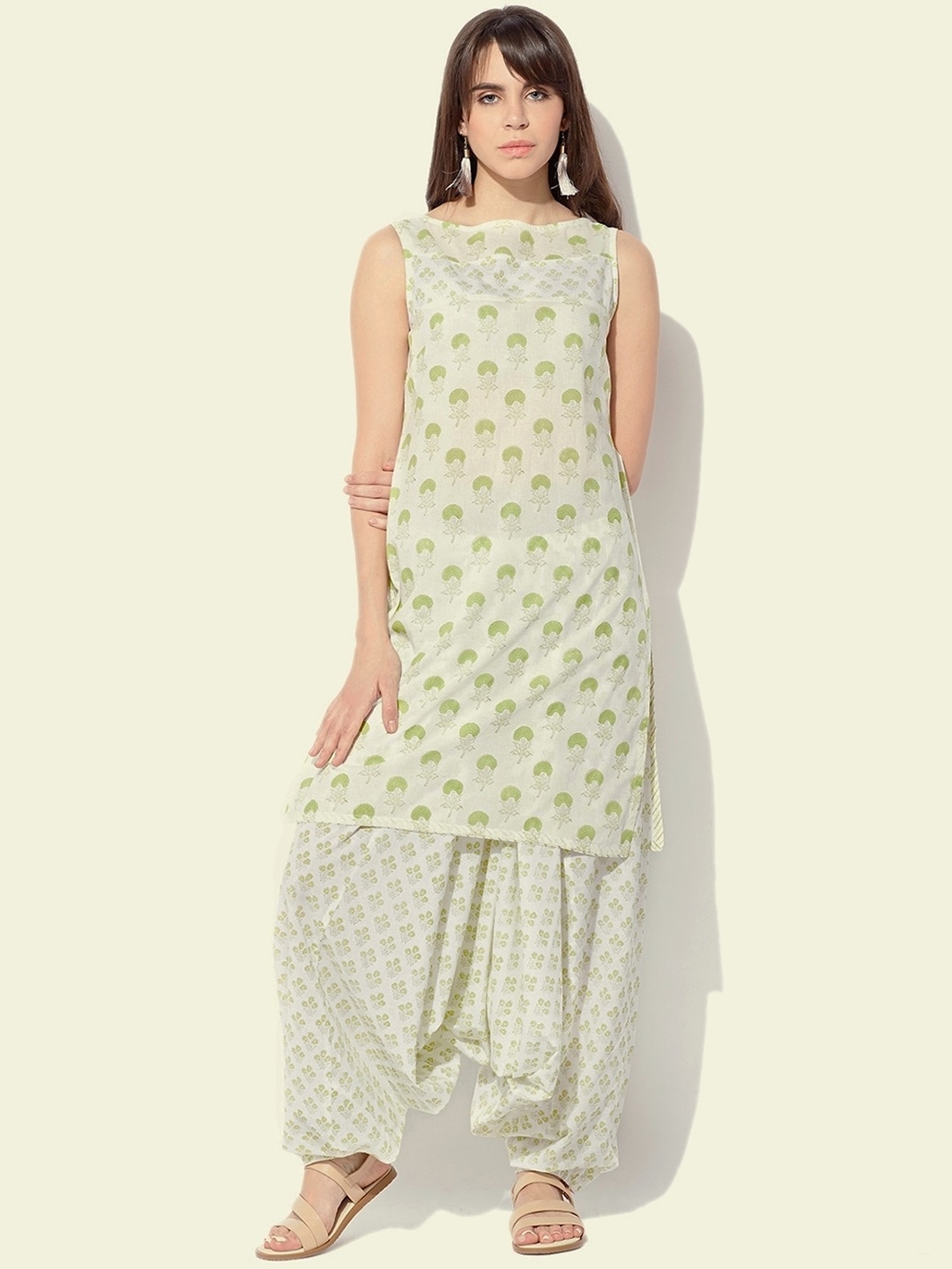

Indian Dobby Women Off White & Green Floral Printed Block Print Pure Cotton Kurta