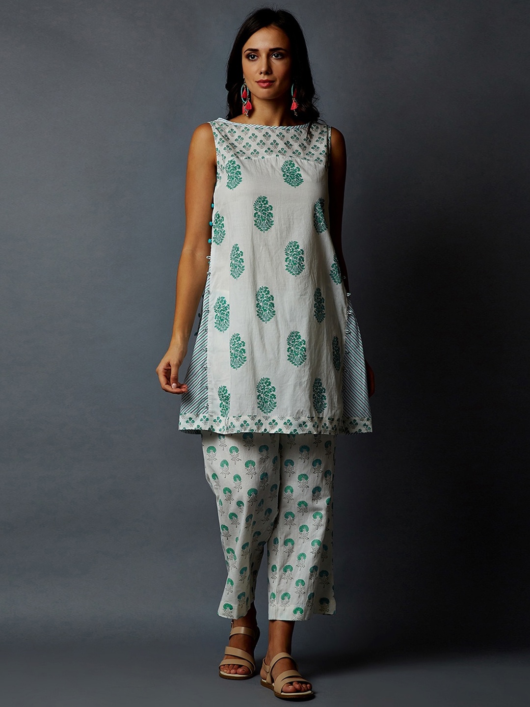 

Indian Dobby Women White & Green Ethnic Motifs Printed Block Print Pure Cotton Kurta