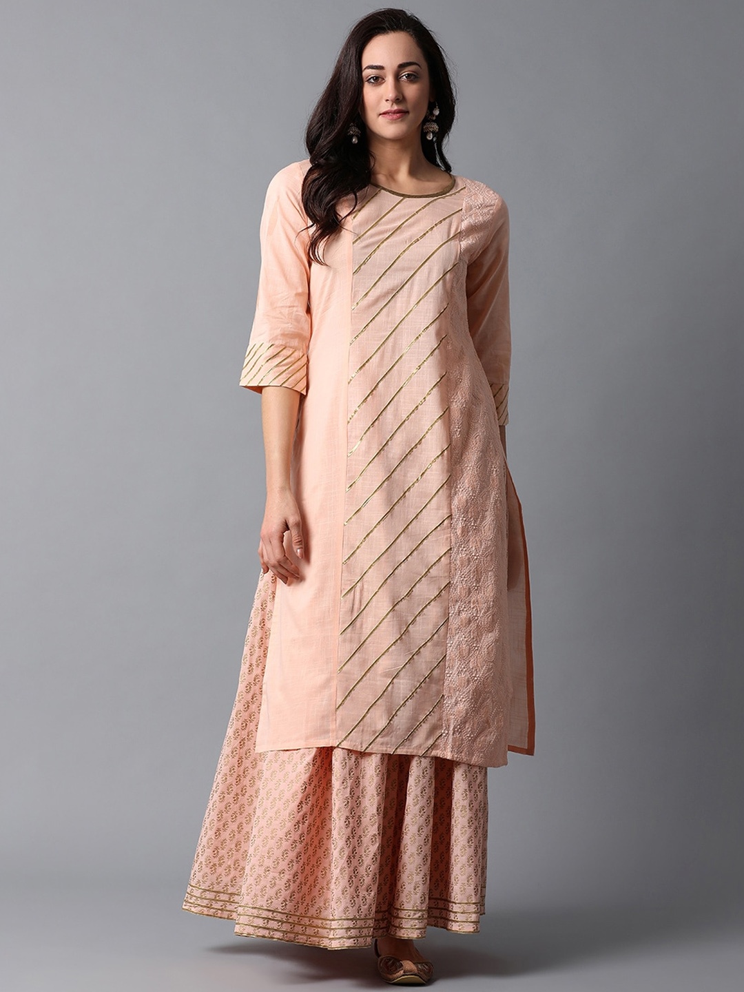 

Indian Dobby Women Peach-Coloured & Gold-Toned Ethnic Motifs Embroidered Gotta Patti Kurta