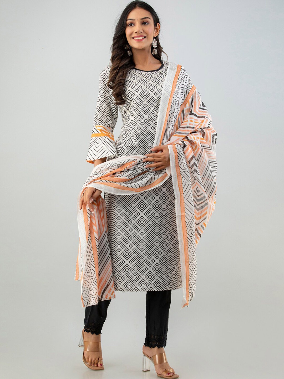 

Fusion Threads Women Black Printed Pure Cotton Kurta Set