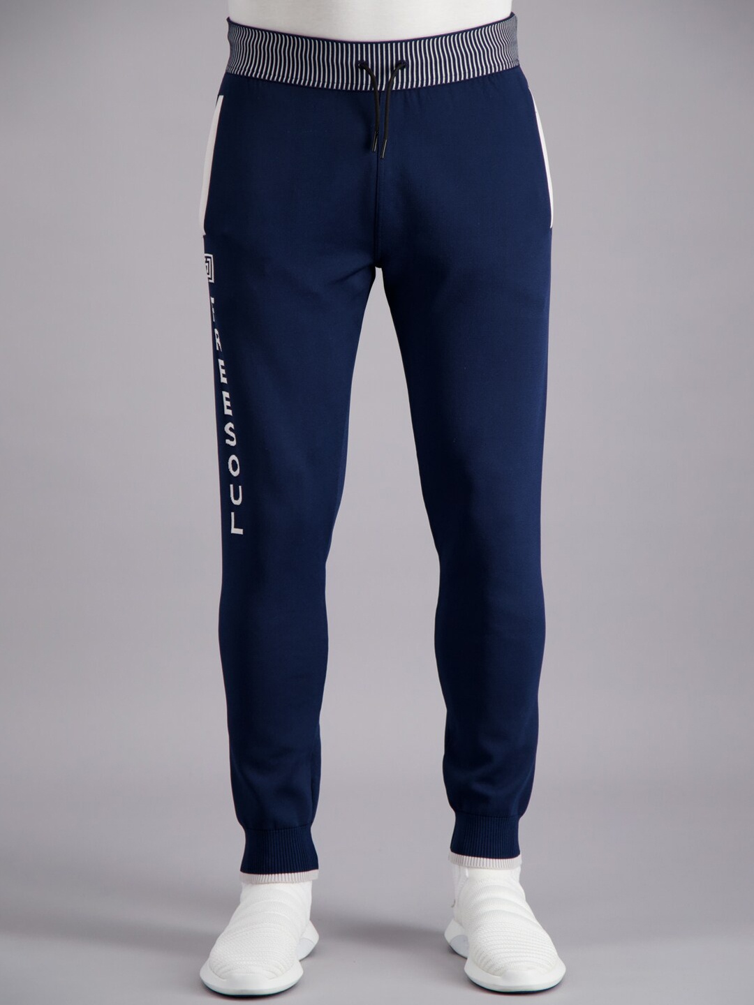 

FREESOUL Men Blue Solid Jogger