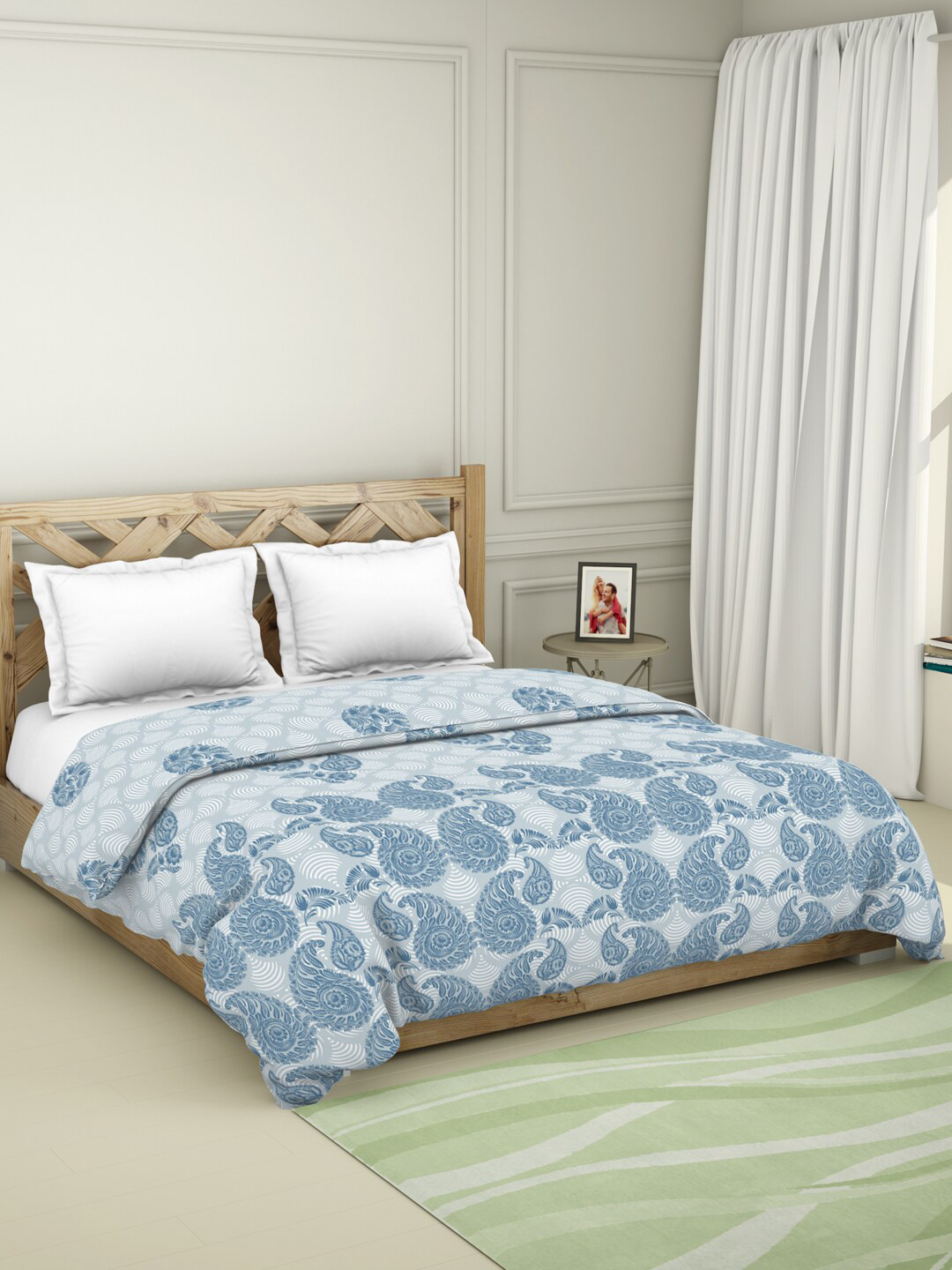 

SPACES Blue & White Ethnic Motifs AC Room 150 GSM Double Bed Quilt