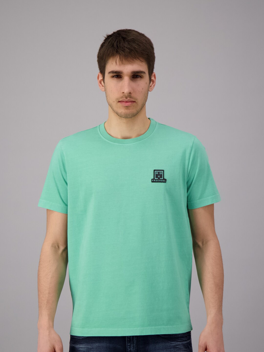 

FREESOUL Men Green Solid T-shirt