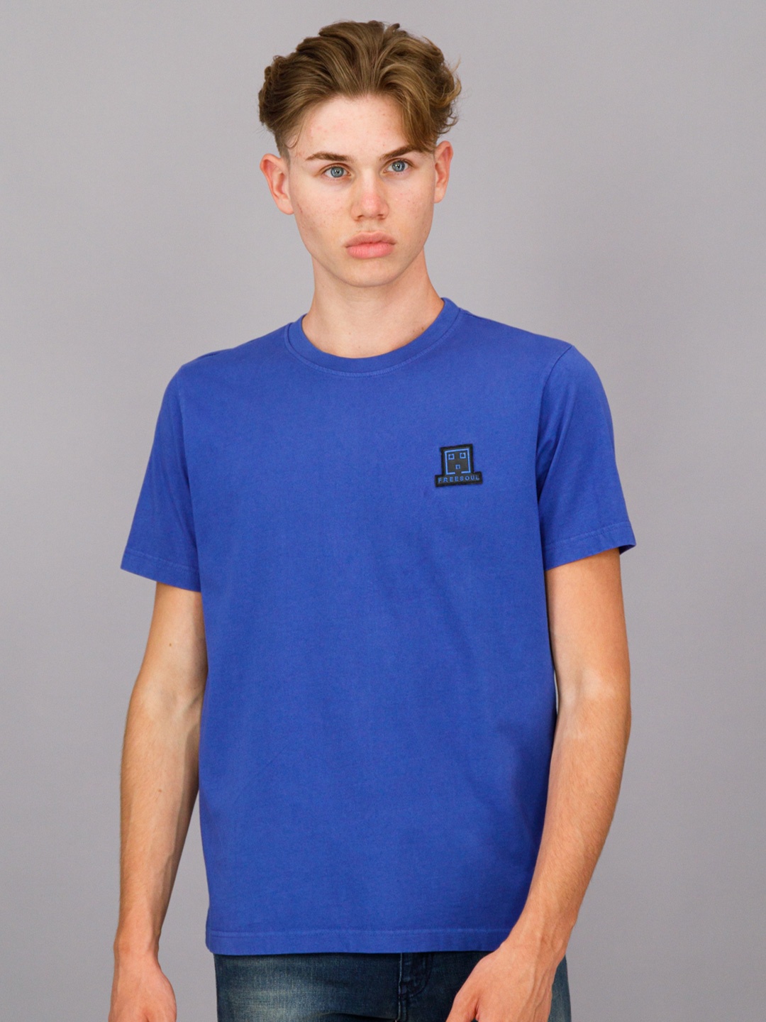 

FREESOUL Men Blue Solid T-shirt