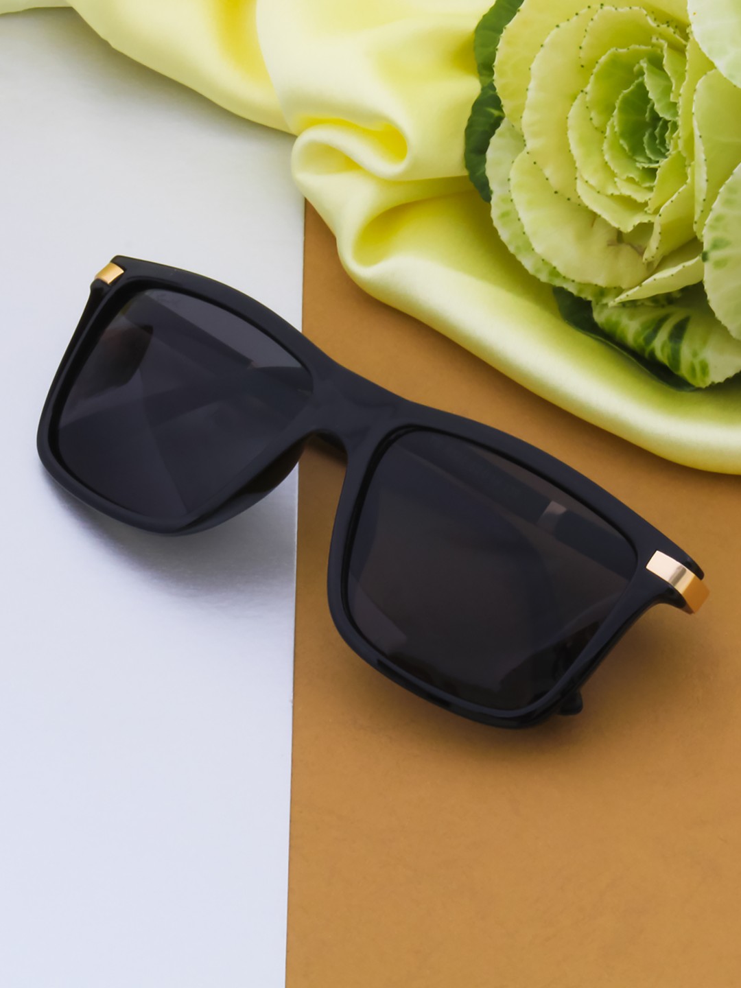 

Ted Smith Unisex Grey Lens & Black Wayfarer Sunglasses with UV Protected Lens BOXBEAT_C1