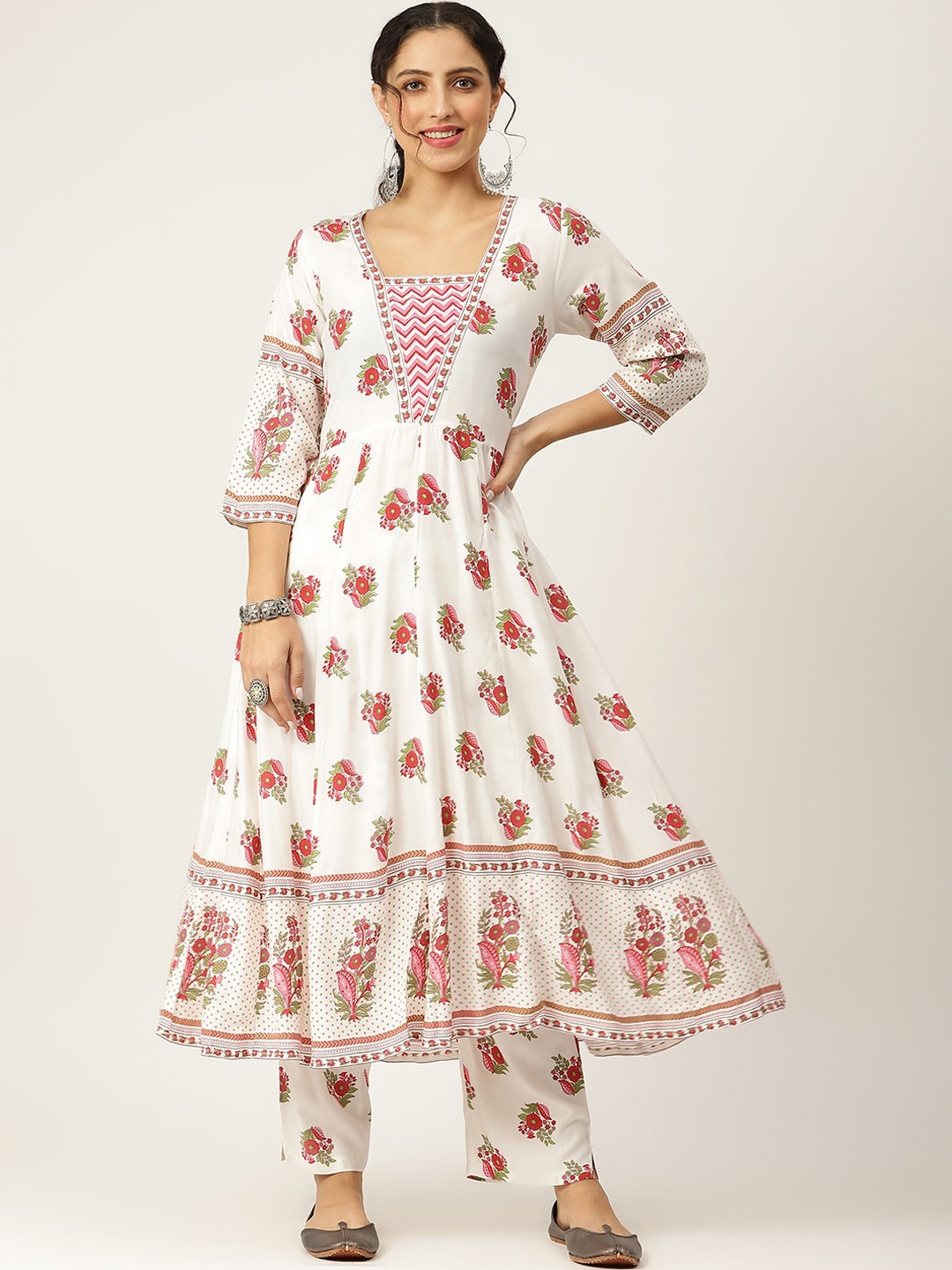 

Rustorange Women White & Pink Floral Printed Kurta with Trousers