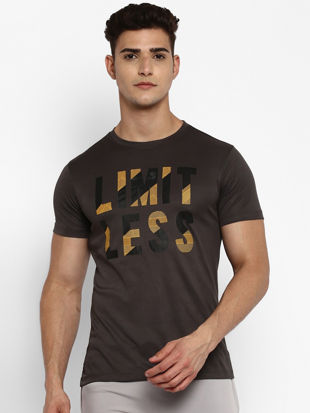 

Yuuki Men Grey Typography Printed Dry Tech T-shirt