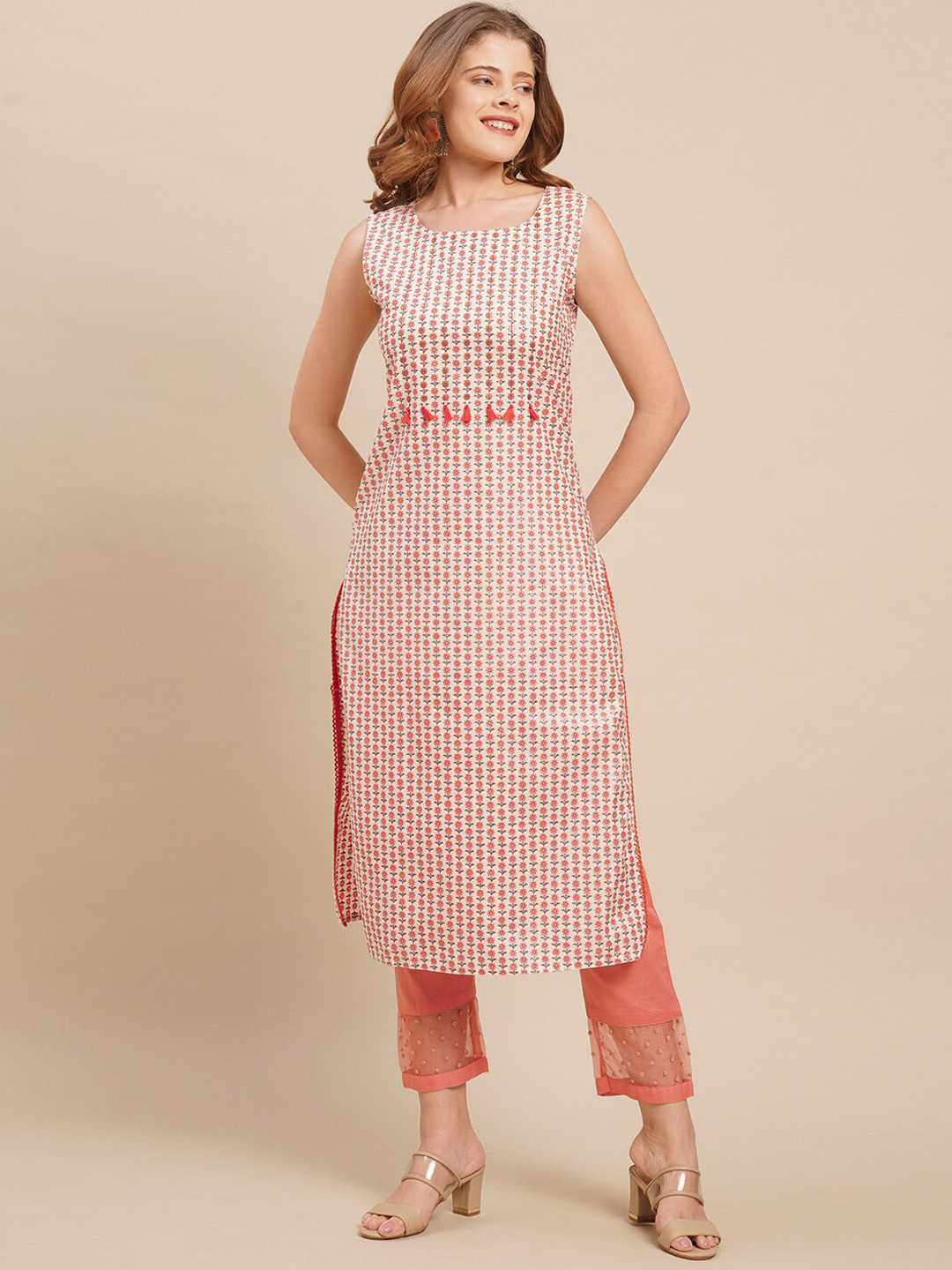 

FASHOR Women Off White & Peach-Coloured Floral Thread Work Kurta