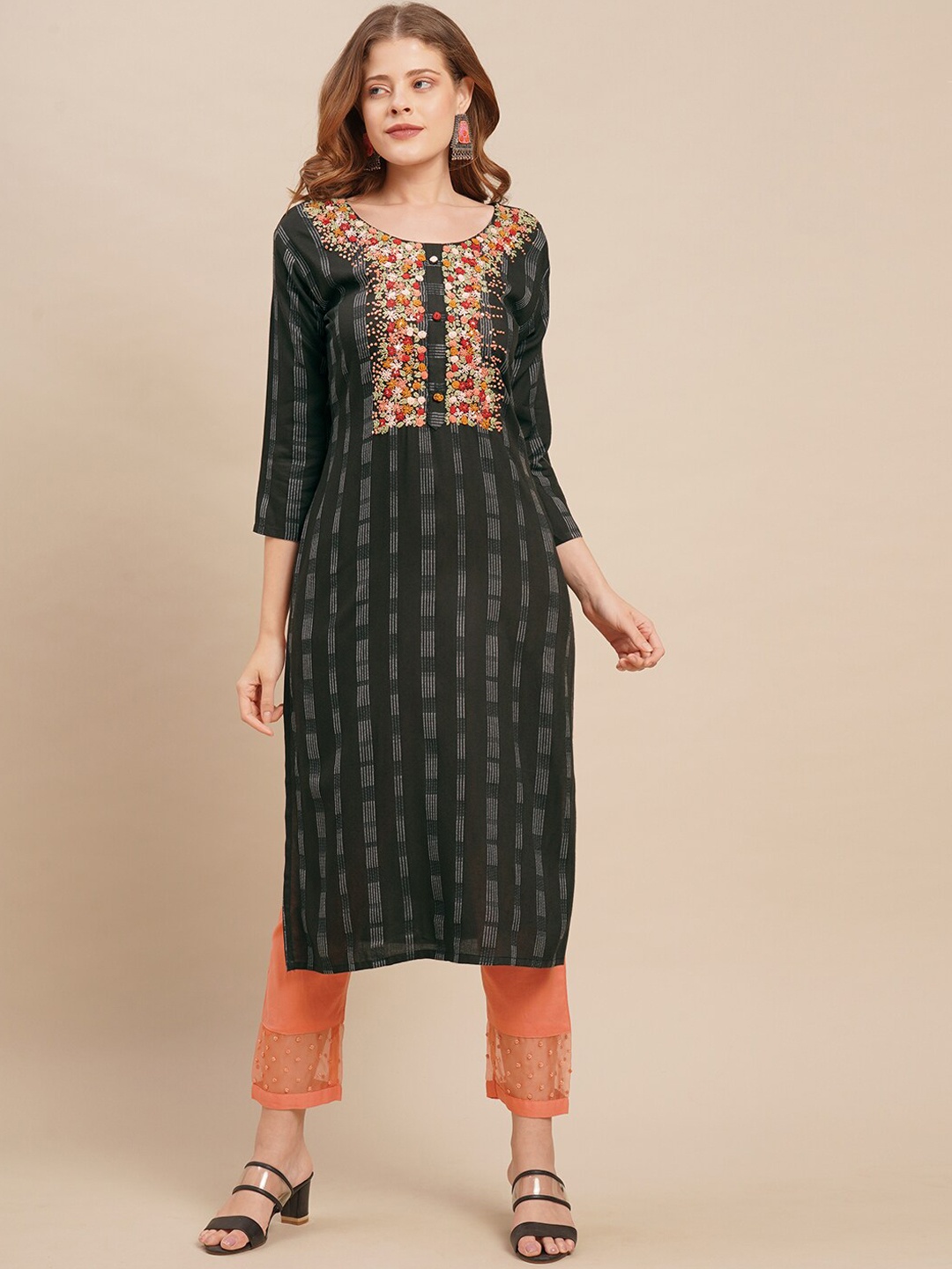 

FASHOR Women Black Floral Yoke Design Thread Work Floral Kurta