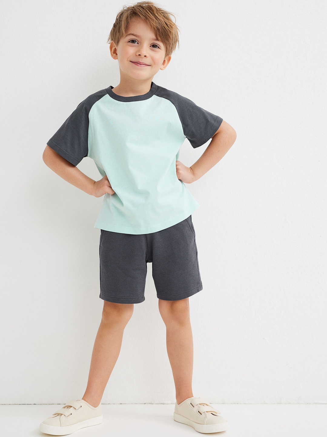 

H&M Boys 2-Piece T-Shirt and Shorts Set, Grey