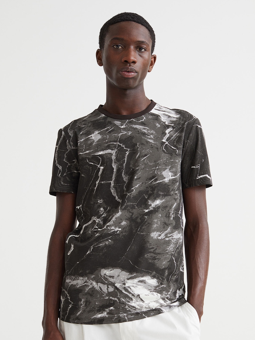 

H&M Men Charcoal Grey & White Printed Muscle Fit Cotton T-shirt