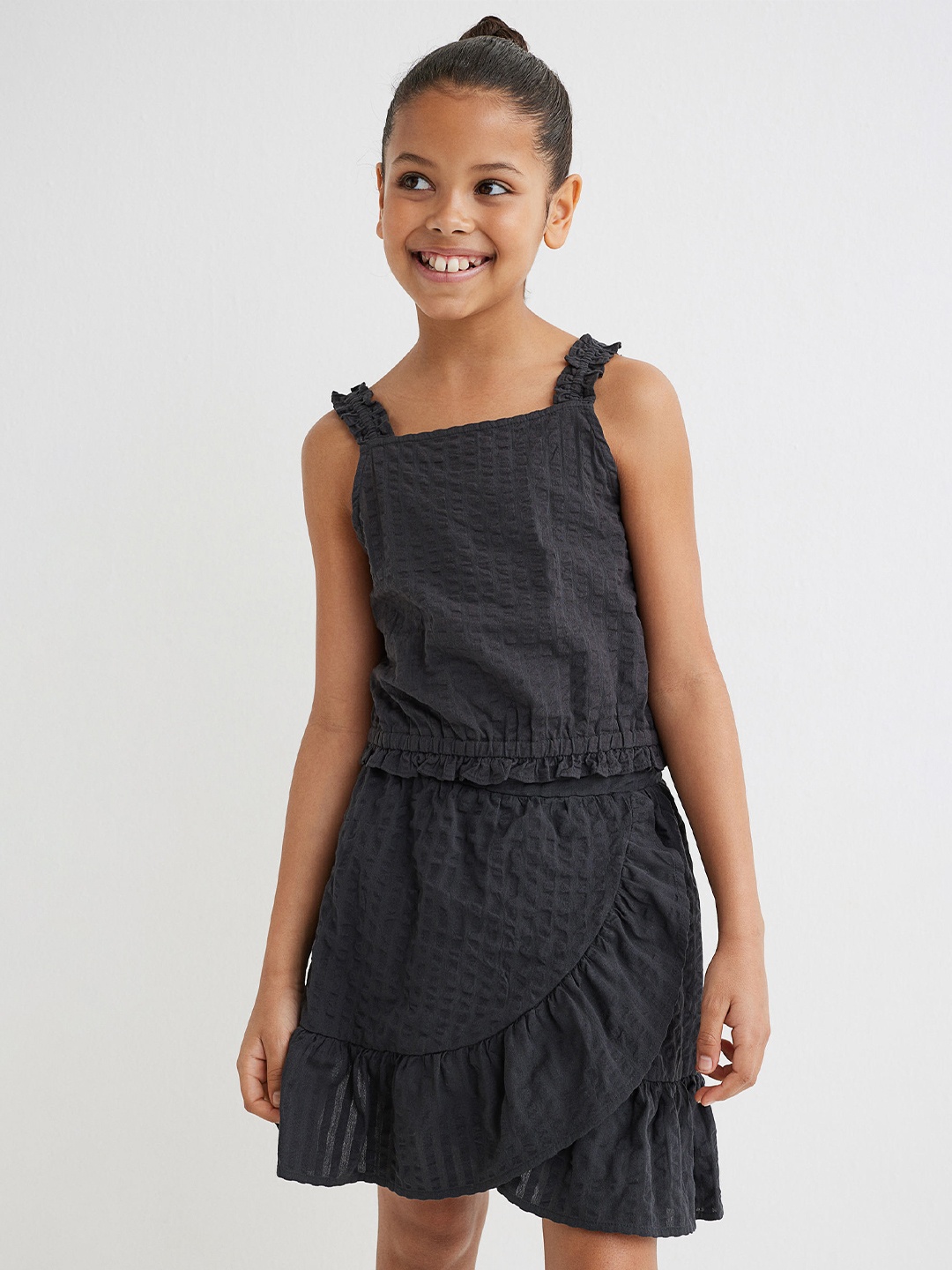 

H&M Grey Cropped Sleeveless Top