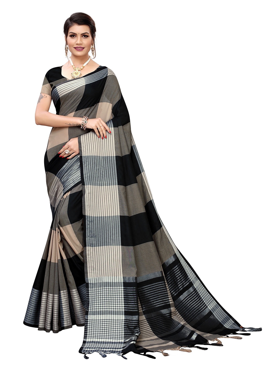 

Yashika Black & Silver-Toned Checked Zari Silk Cotton Ilkal Saree