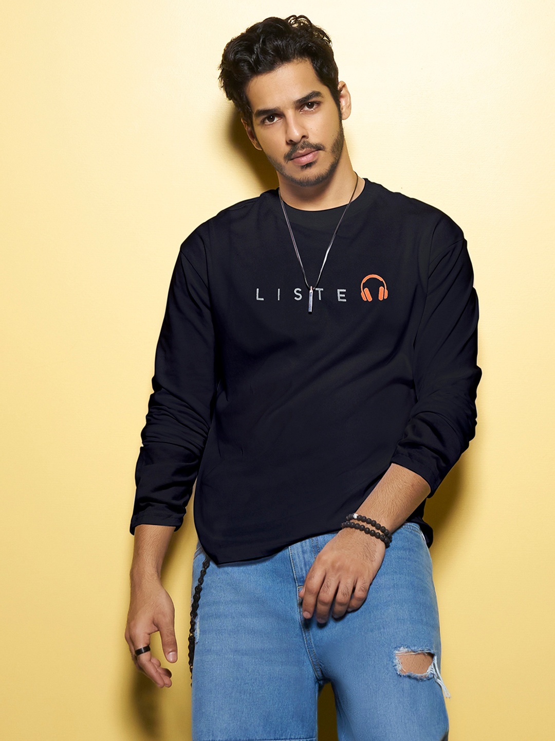 

Bewakoof Men Black Typography Printed Cotton knitted T-shirt