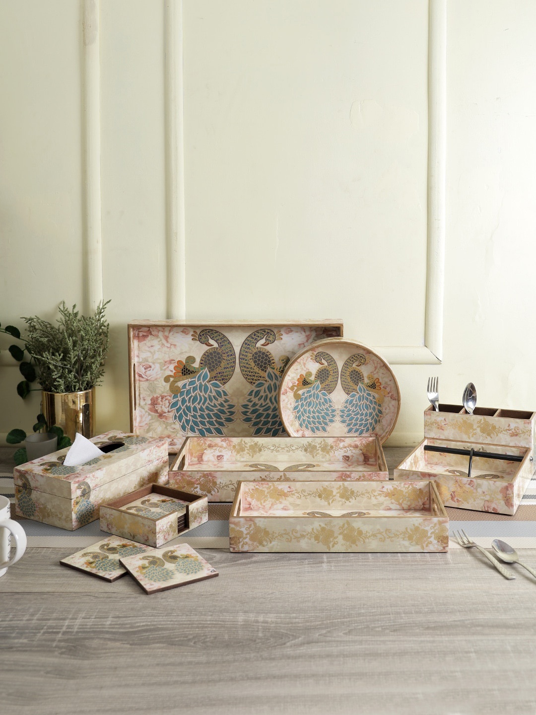

eyda Set of 3 Gold-Coloured Digit Printed Serving Tray