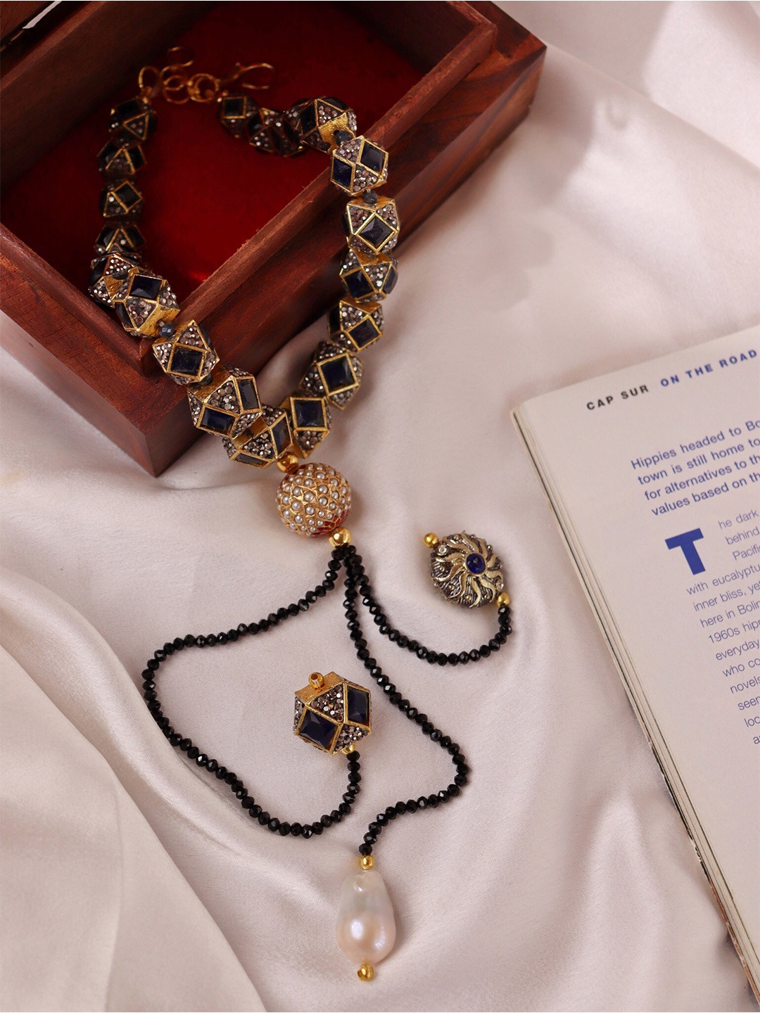 

CURIO COTTAGE Gold-Toned & Black Gold-Plated Handcrafted Necklace