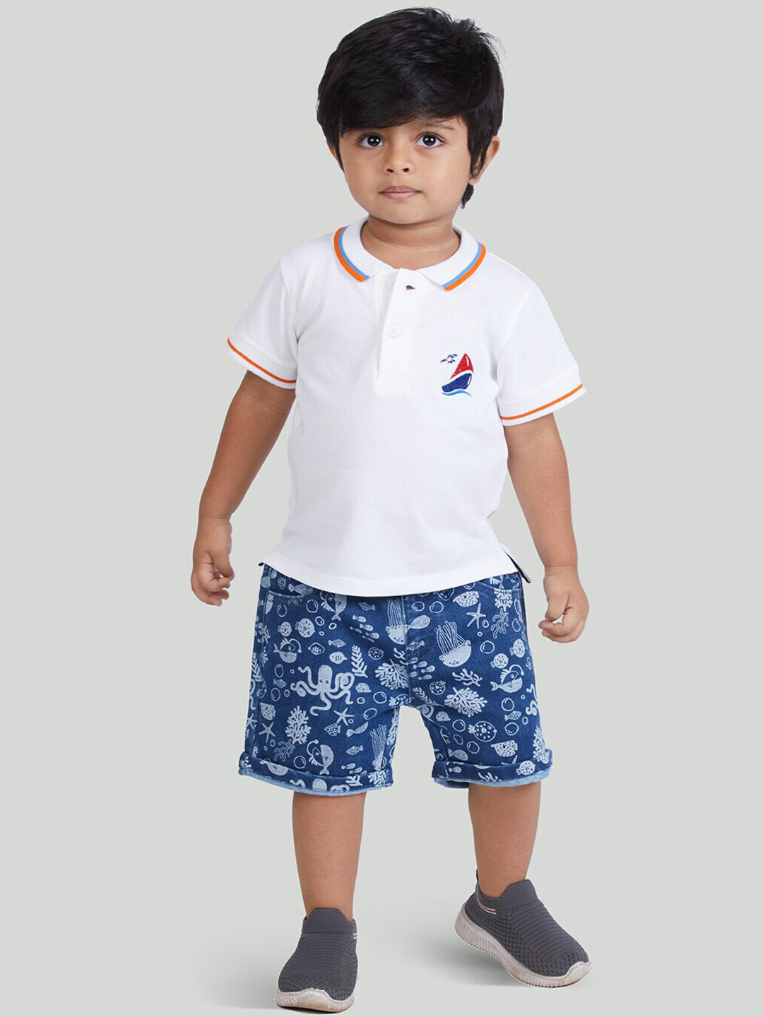 

Zalio Boys White & Navy Blue Cotton T-shirt with Shorts