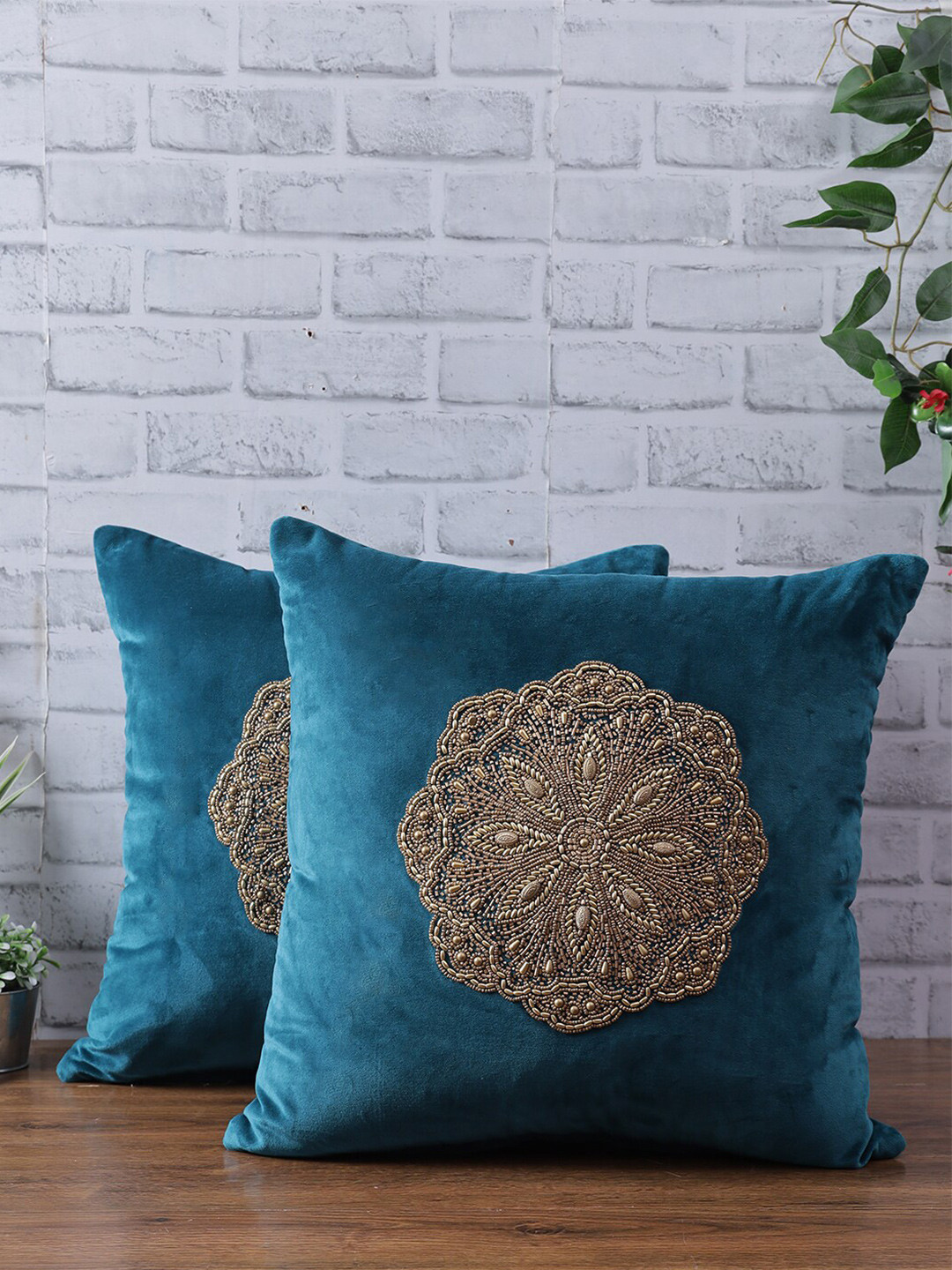 

eyda Blue & Gold-Toned Set of 2 Embellished Velvet Square Cushion Covers
