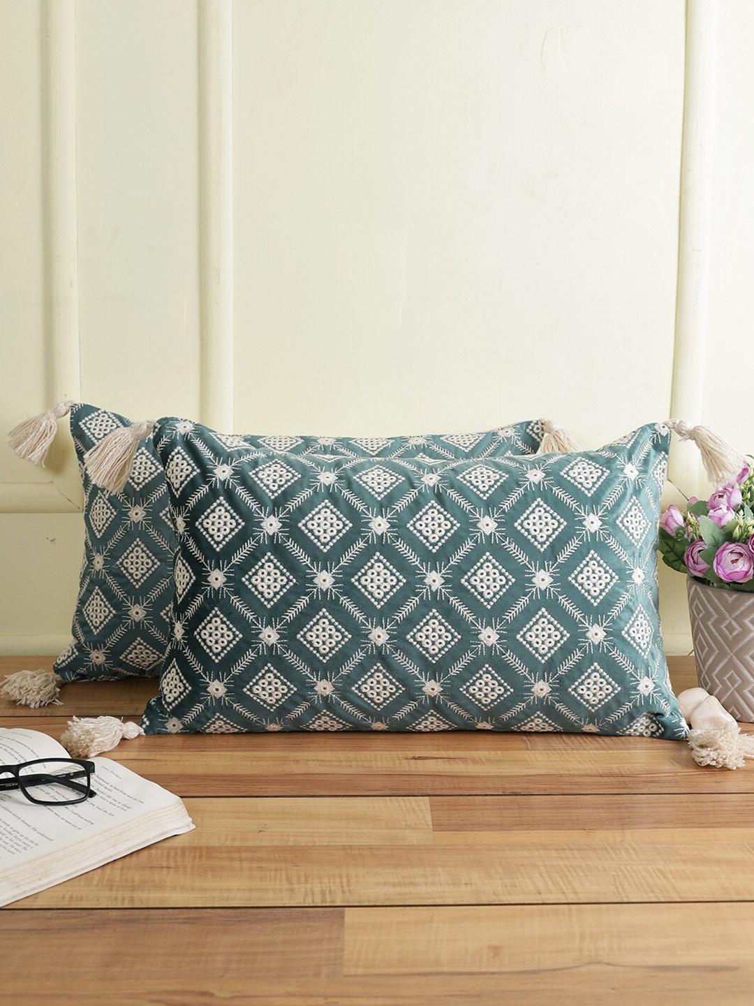 

eyda Set of 2 Green & White Embroidered Velvet Rectangle Cushion Covers