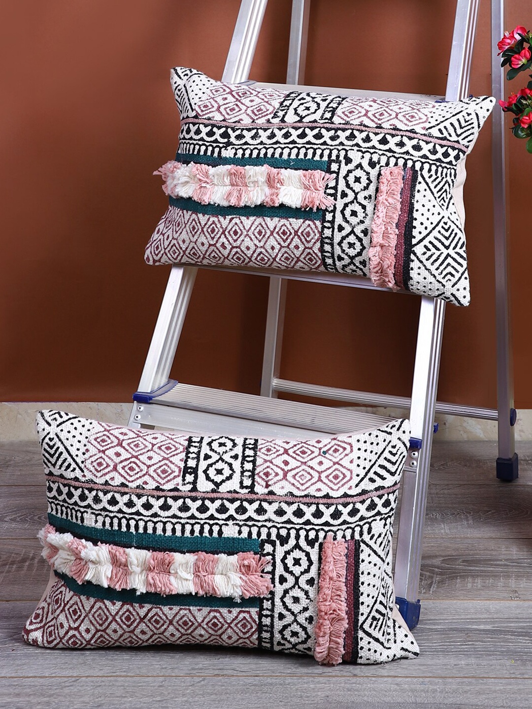 

eyda White & Pink Set of 2 Floral Rectangle Cushion Covers