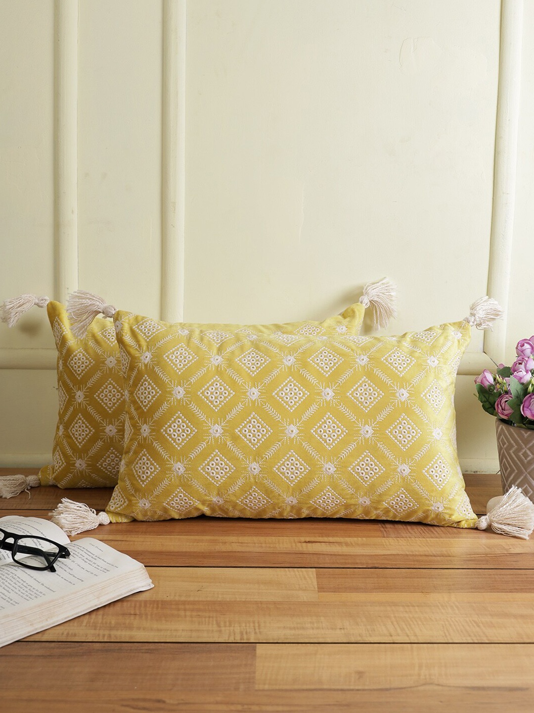 

eyda Yellow & White Set of 2 Embroidered Velvet Rectangle Cushion Covers
