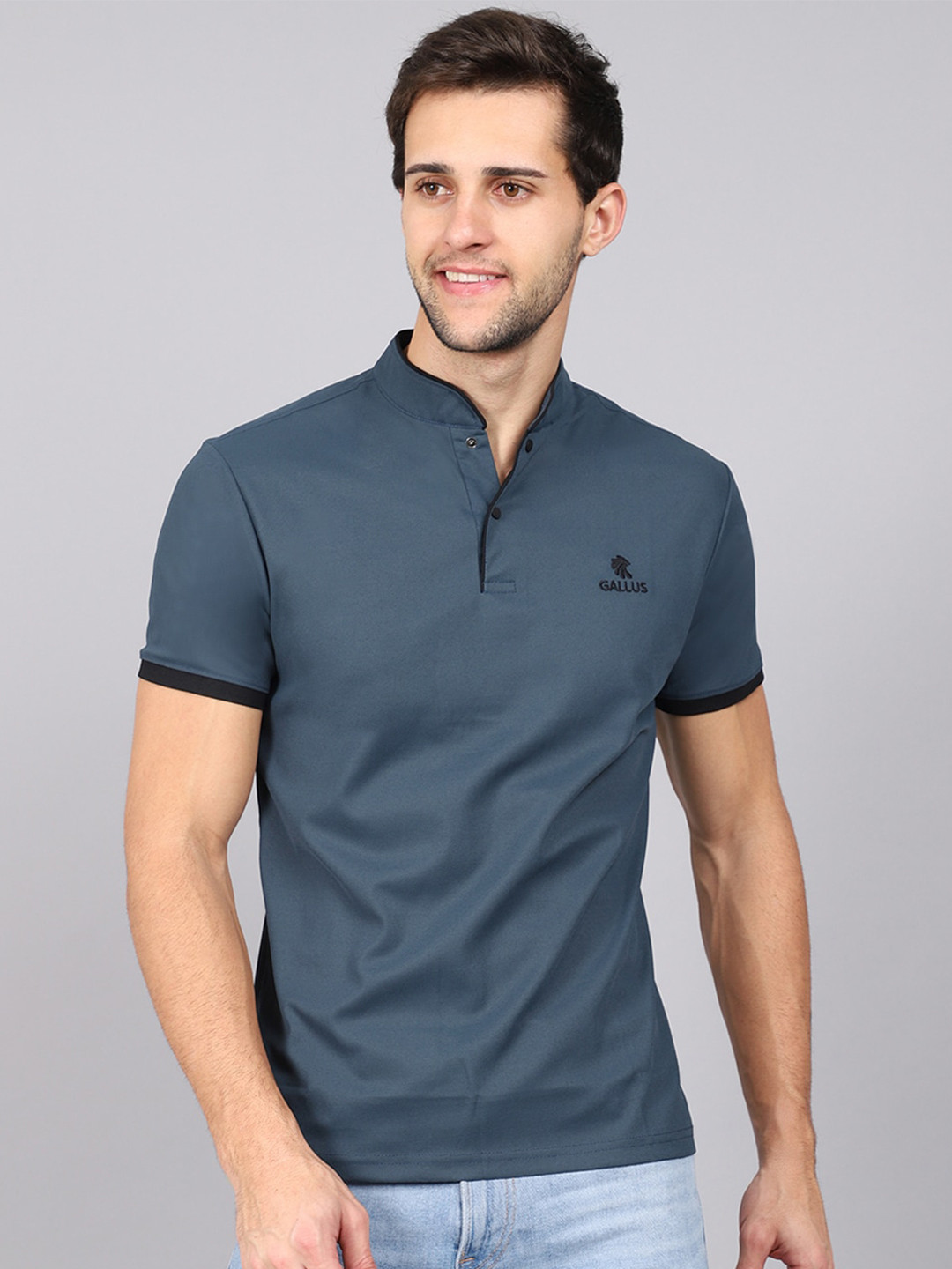 

Gallus Men Grey Mandarin Collar Bio Finish T-shirt