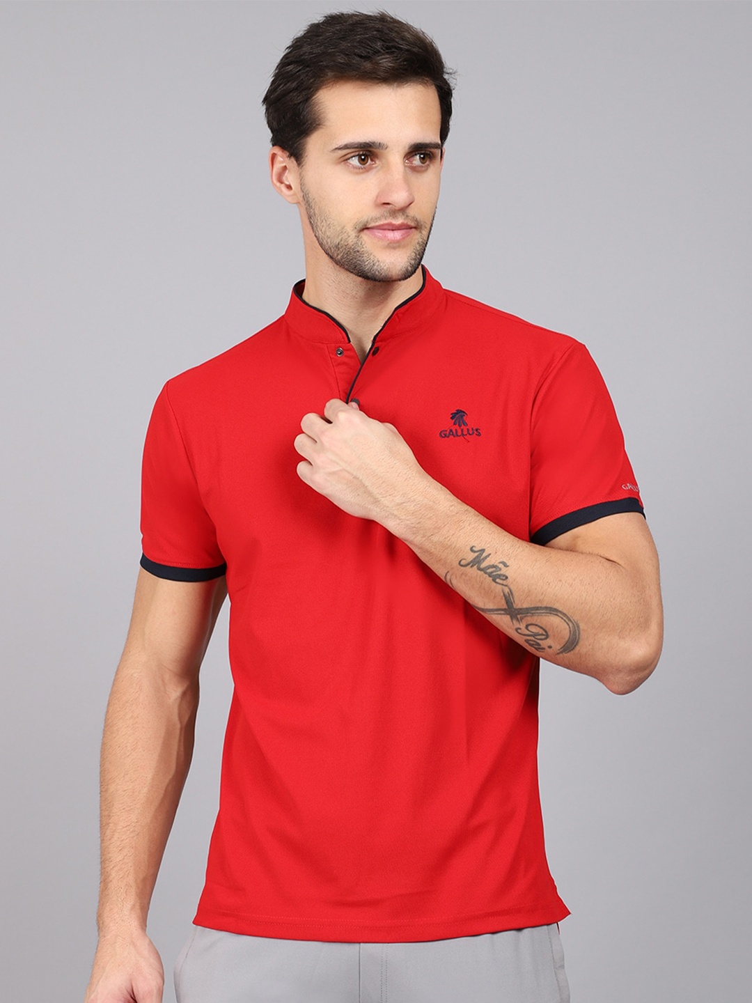 

Gallus Men Red Mandarin Collar Bio Finish T-shirt