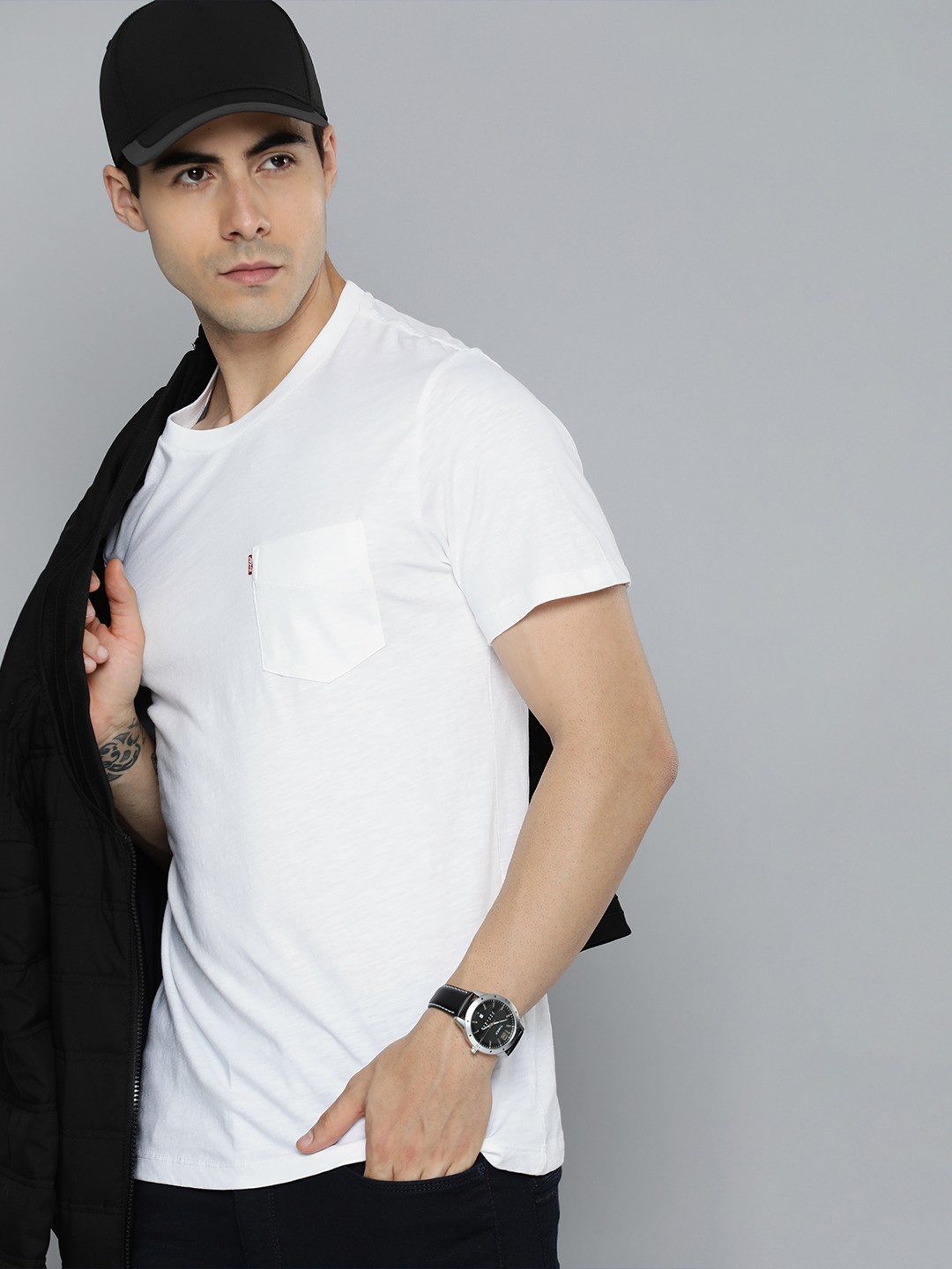 

Levis Men White Solid Pure Cotton Slim Fit T-shirt With Chest Pocket