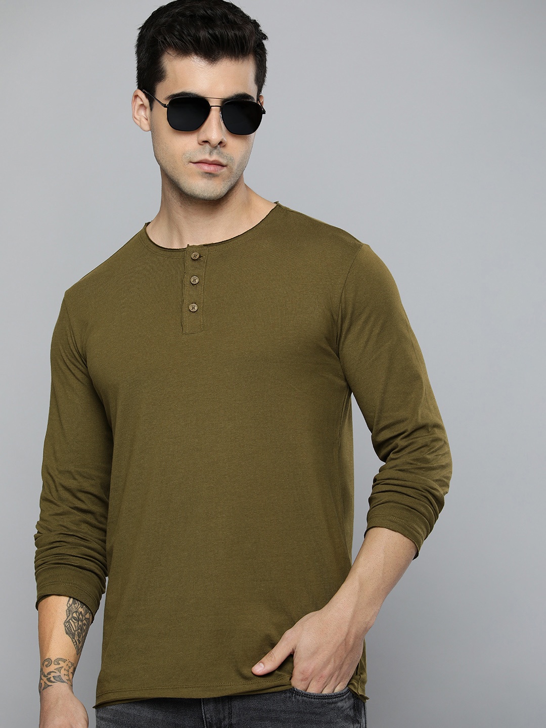 

Levis Men Olive Green Solid Henley Neck Pure Cotton T-shirt
