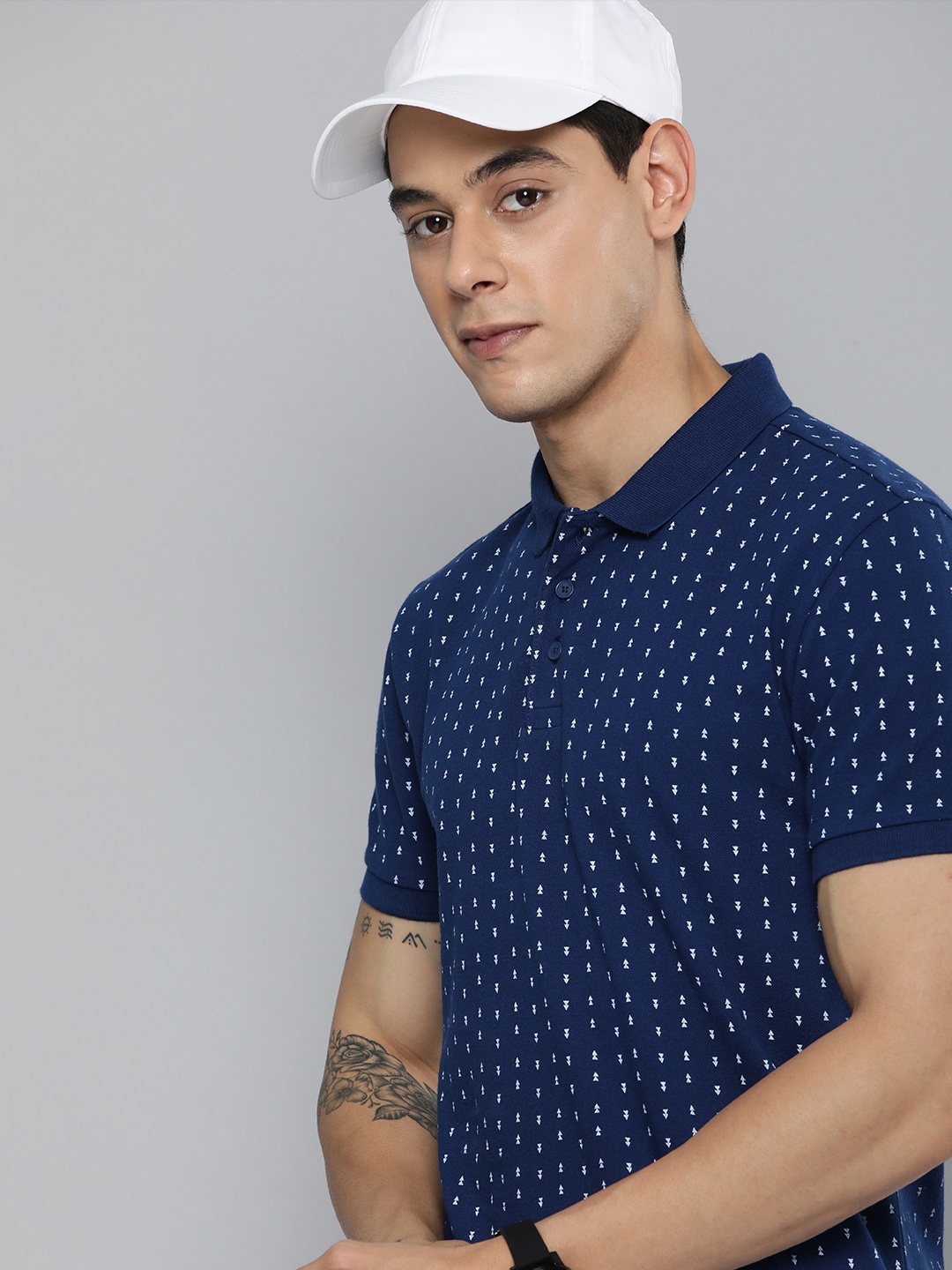 

Levis Men Blue & White Geometrical Printed Polo Collar Pure Cotton Casual T-shirt