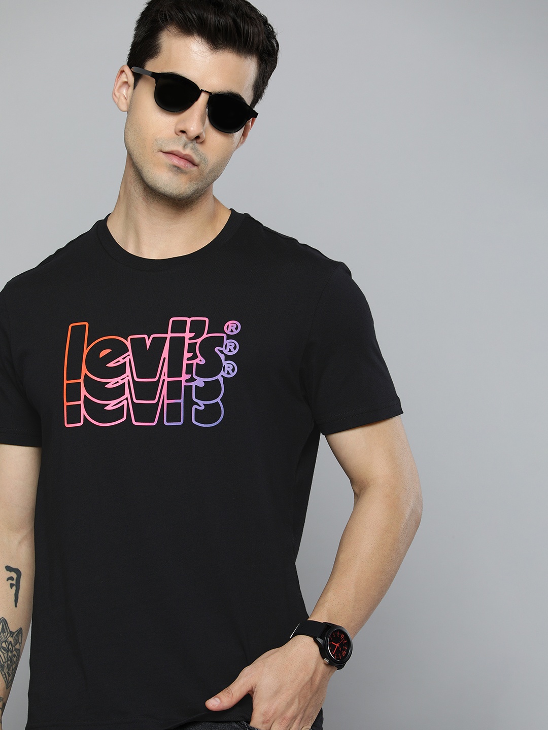 

Levis Men Black & Pink Brand Logo Printed Pure Cotton T-shirt