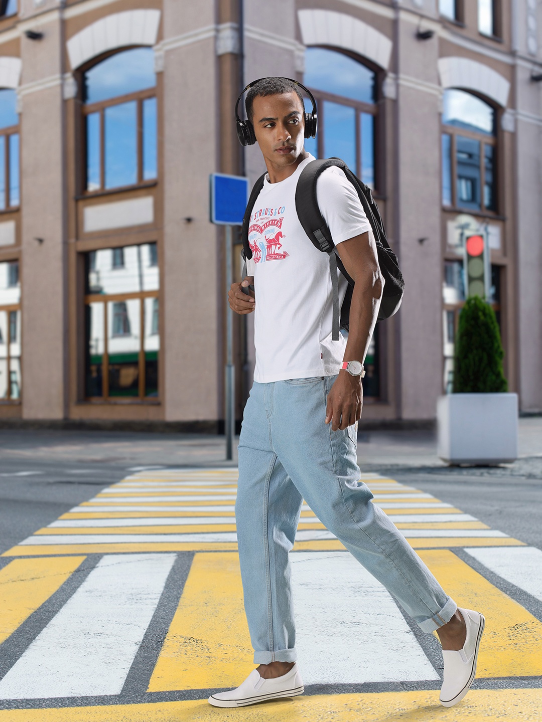 

Levis Men White Brand Logo Printed Pure Cotton T-shirt