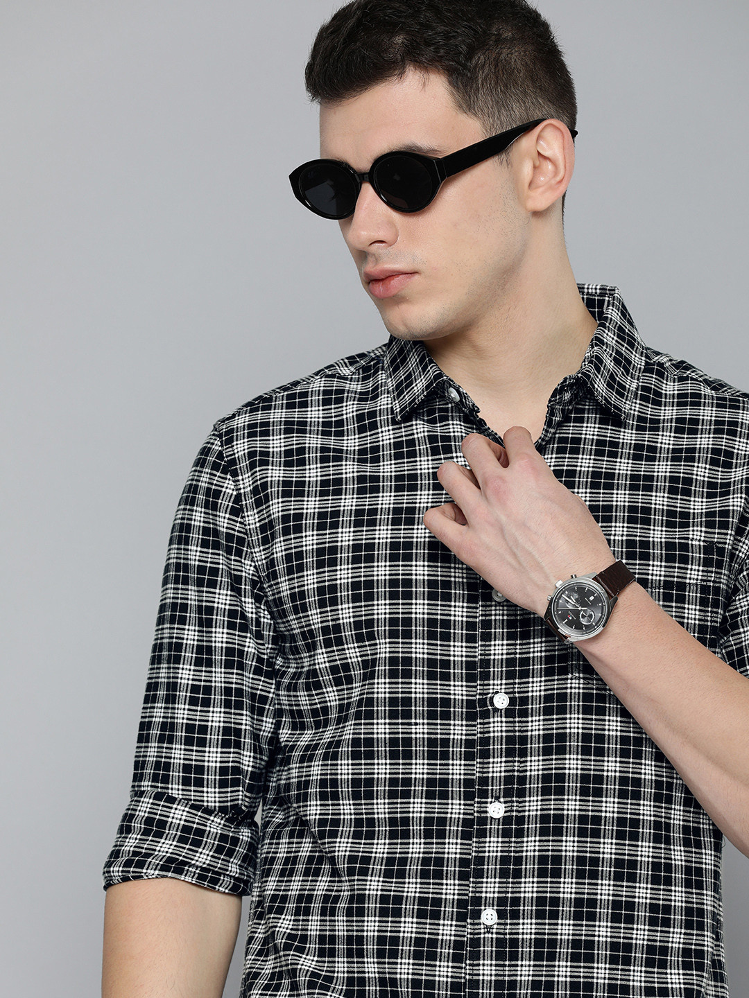 

Levis Men Black Slim Fit Checked Casual Shirt