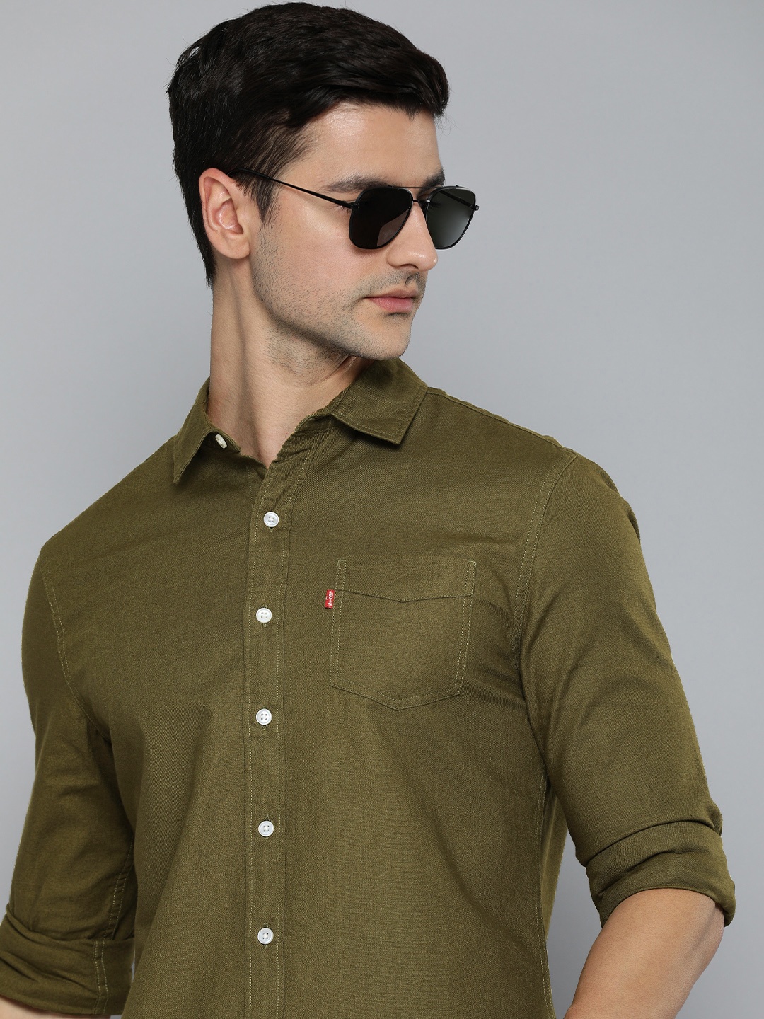 

Levis Men Olive Green Solid Slim Fit Pure Cotton Casual Shirt