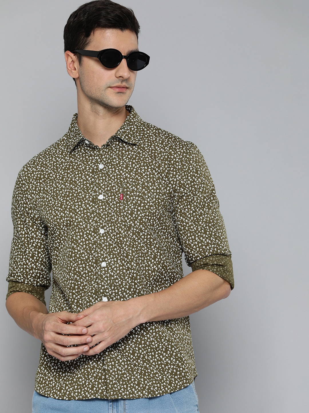 

Levis Men Olive Green Slim Fit Floral Printed Casual Shirt