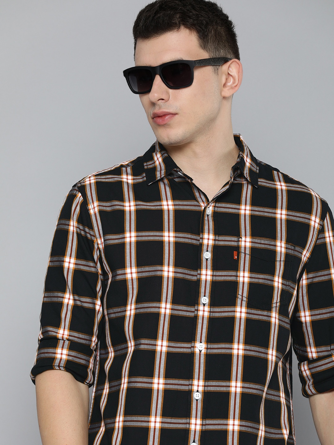 

Levis Men Black Slim Fit Checked Casual Shirt