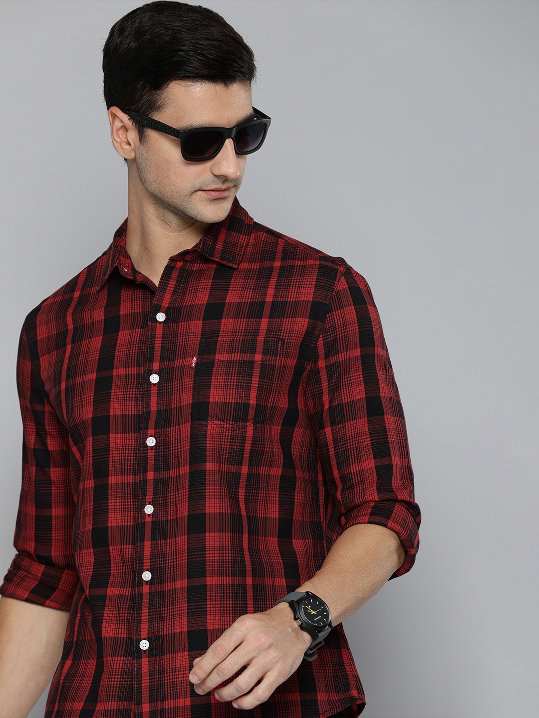 

Levis Men Red & Black Slim Fit Checked Pure Cotton Casual Shirt
