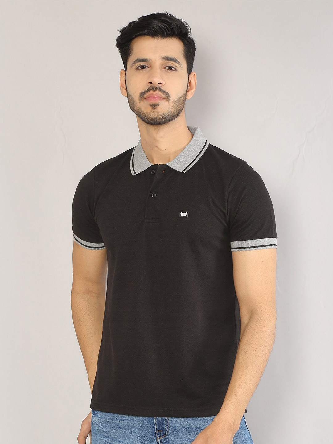 

SIAPA Men Black Polo Collar T-shirt