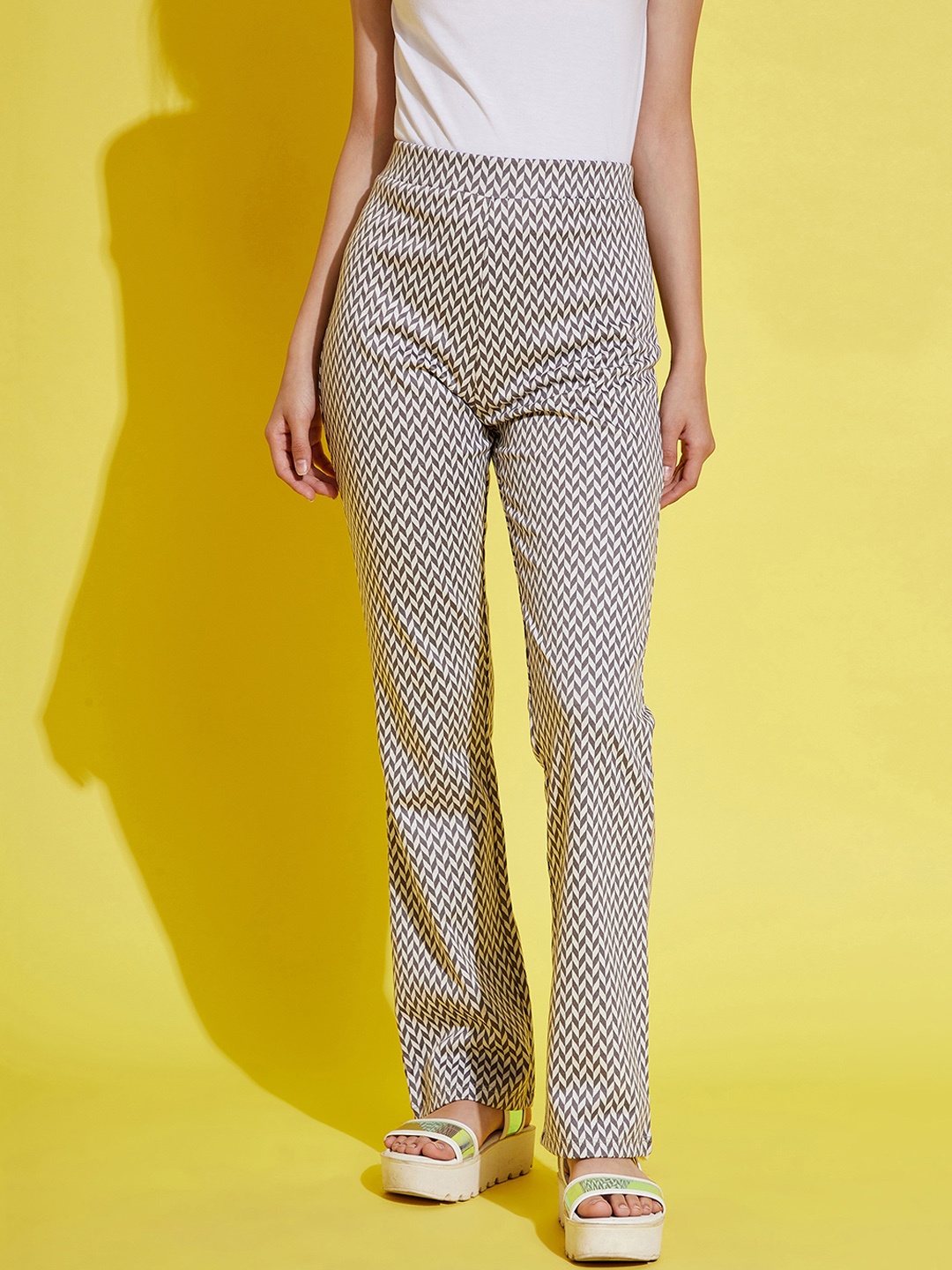 

Noh Voh - SASSAFRAS Kids Girls White Printed High-Rise Trousers