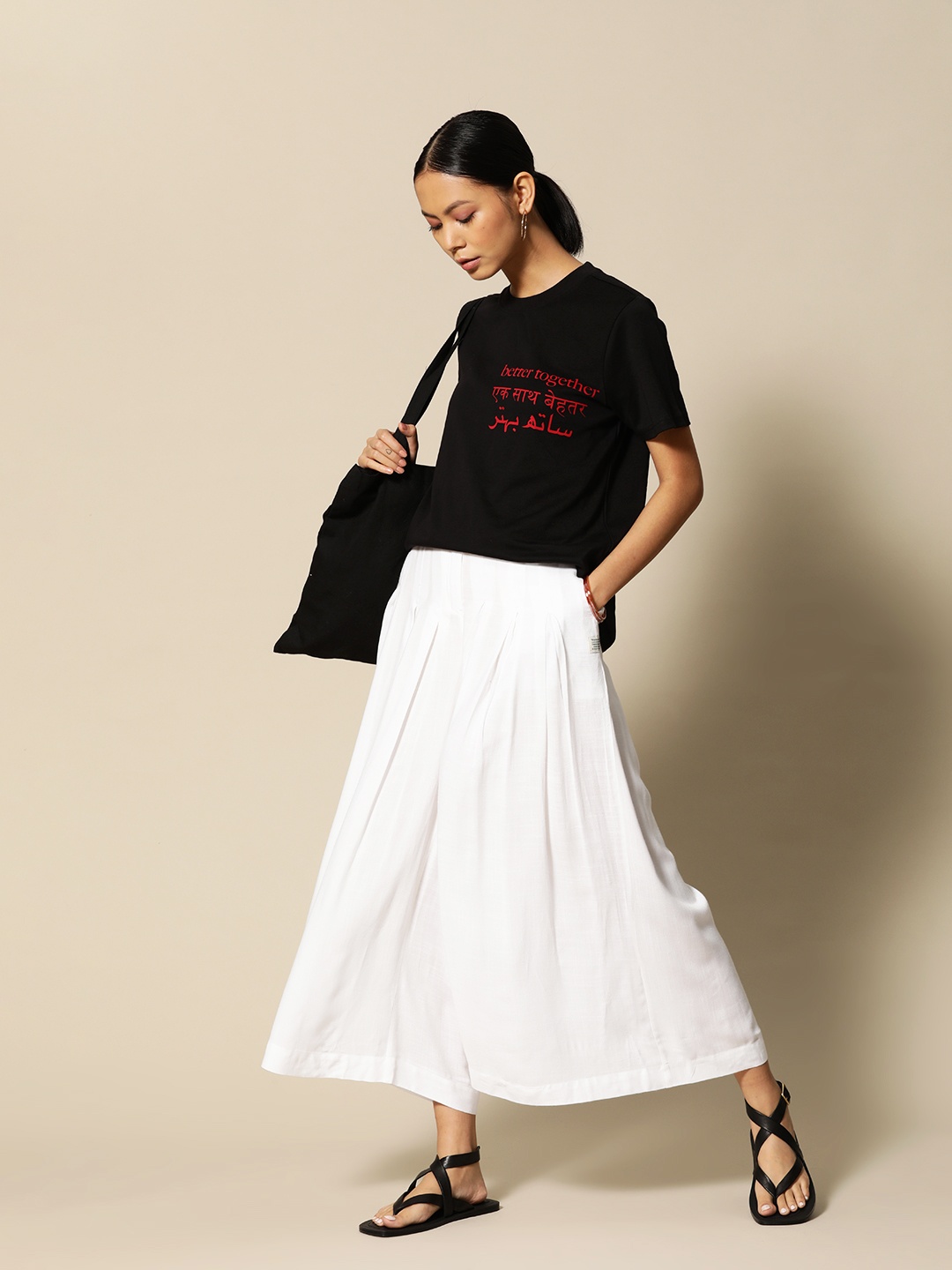 

BOWER Women White Solid Mid-Rise Pleated Flared Trousers with Pockets